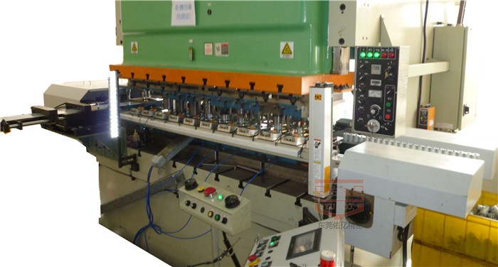 二次元機(jī)械手對(duì)于提高沖床生產(chǎn)效率起到哪些作用？