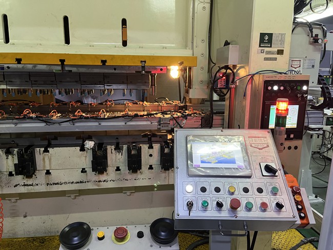 三次元機(jī)械手主要由哪些部分組成？