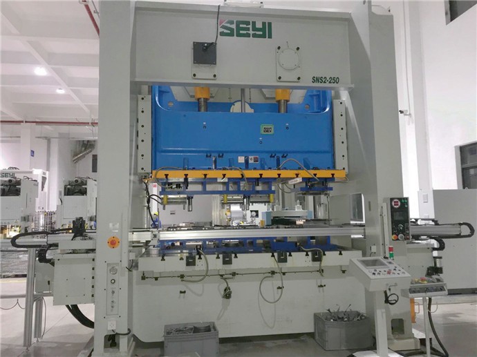 沖床三次元機械手在沖床沖壓自動化中的應用優(yōu)勢解析